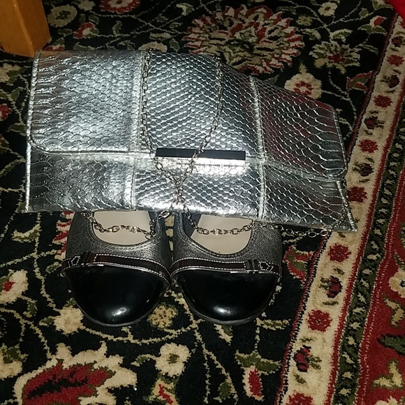Black&silver flats with silver clutch/purse - Picture 4 of 6